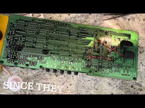 Restoring an old Yamaha DX7s. Changing the battery.