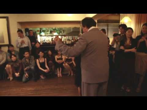  María del Carmen Romero  and  Jorge Dispari  are  dancing  to  the  tango  "  Maleza  "