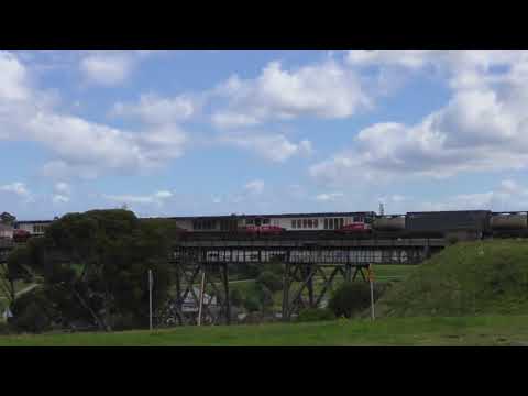 SCT Logistics Train from Brisbane at Glenroy - Melbourne Train Spotting