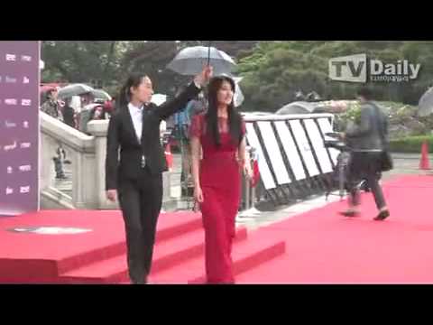 130509 Suzy _ Red Carpet _ 49th Baeksang Art Awards 2013 [ TV Daily ]