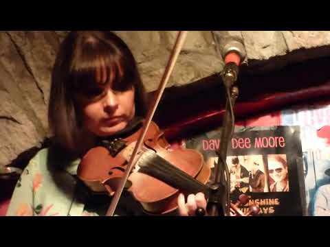 BackWest - Maureen Browne  - Vignette - at Matt Molloy's Westport, Ireland . 25.04.19.