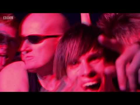 Pendulum - Salt In The Wounds live (Reading + Leeds Festival) 2010