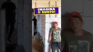 Se me dessem um susto desse eu desmaiava na hora! 😂