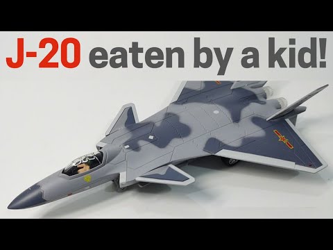 J-20 is eaten by a kid! How did this happen to the best Chinese Air Force fighter jet?