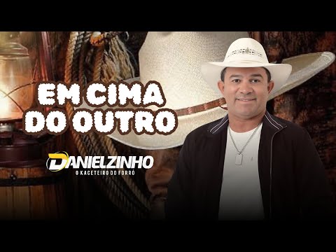 DANIELZINHO KACETEIRO - ENTRE A SANFONA E O VIOLÃO - EM CIMA DE OUTRO.