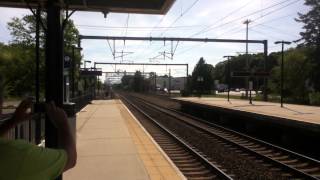 preview picture of video 'Acela Express Zooming Past Old Saybrook Station'