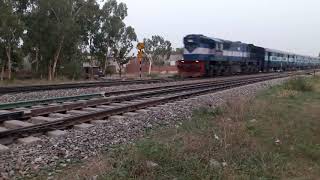 preview picture of video '250 subscribe special  great arrived of 05305 anwarganj farrukhabad express at fatehgarh'