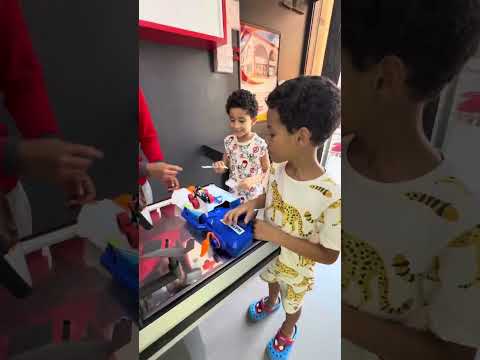 ⁨ واش كتوقع ليكم حتا نتوما معا وليداتكم ؟ 😂@