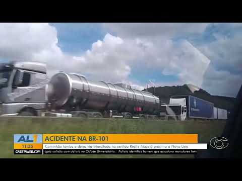 Caminhão tomba na BR-101 e causa congestionamento próximo a Novo Lino