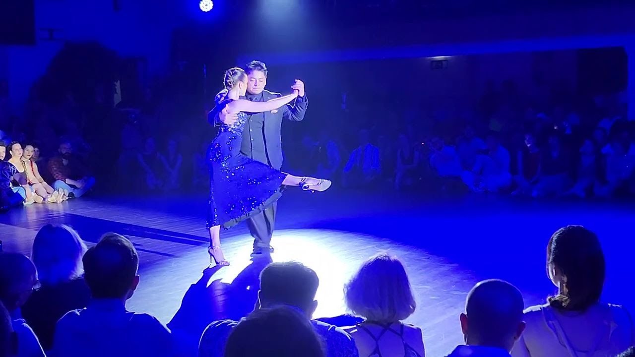 Argentine tango: Agustina Piaggio & Carlos Espinoza - Como Dos Extraños