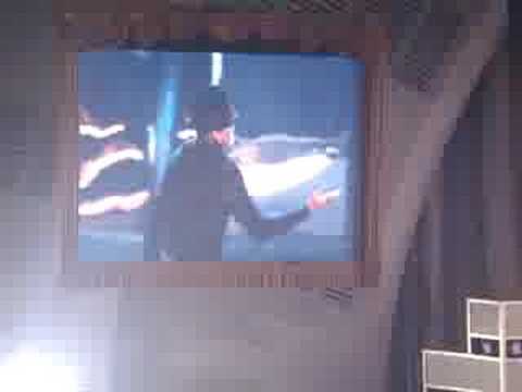 Fashion Rocks Live - Chris Brown sings "Forever"