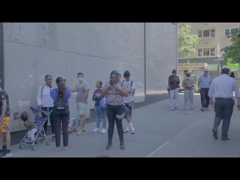 NYC Two More Buses Carrying Immigrants From the Southern Border Arrive