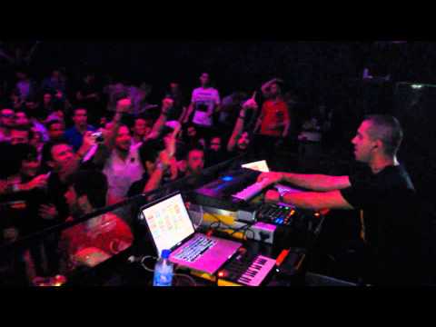 Giuseppe Ottaviani featuring Jennifer Rene - Lean on Me