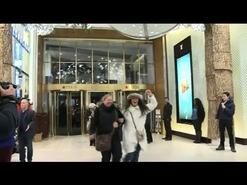 Americanos enchem lojas na Black Friday