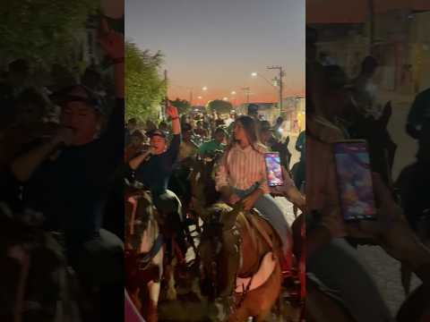 Um trechinho da cavalgada em Buriti Bravo-Ma com  Nando Cosmo. Francis Lopes Ao Vivo Na Estrada