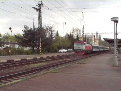 749 008 na čele R 1144 - Praha Vršovice - 17.4.2011.