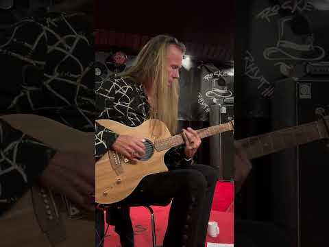 BJØRN BERGE-Demo of my guitar(Cole Clark Thinline with a humbucker) and live rig!