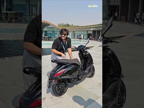 NAYI Chetak aa gayi -- 35 litre ke boot aur touchscreen ke saath! #bajaj #chetak