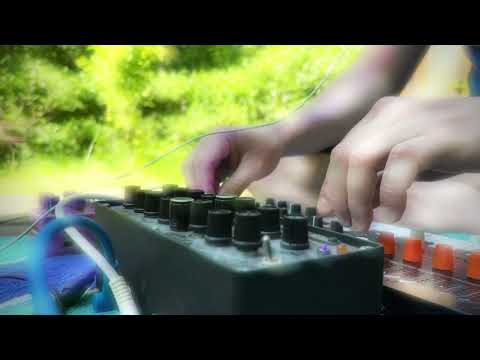 'Drone with the Wind' - Outdoor Jam (Micro Freak, METSÄÄN Dirty Echo Drone Blender #1, Mood Mk2)