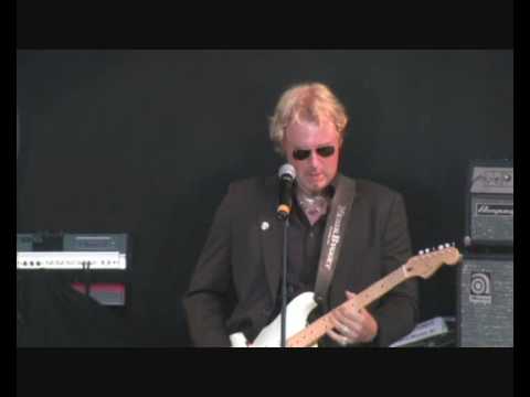 Micke Mojo Nilsson plays some Blues Guitar