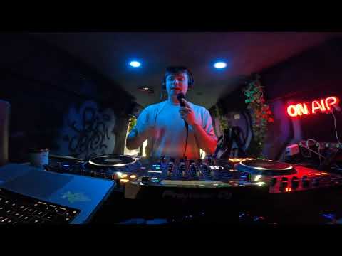 DAVENPORT - HOUSE CUTZ | EP 001 | RADIO STARR