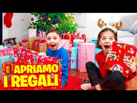 VLOG! APRIAMO TUTTI I REGALI DI FIGLIACHIARA E FIGLIODIEGO RICEVUTI DA BABBO NATALE #mgfc #vlogmas