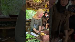 Download lagu MAKAN DI WARUNG TENGAH HUTAN⁉️😭 #warungtumanbsd #kulinerbsd #kulinertangerangselatan mp3