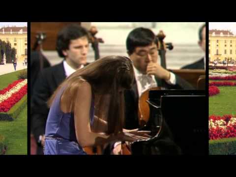 Heidrun Holtmann - W.A. Mozart Piano Concerto No.1 in F Major K.37