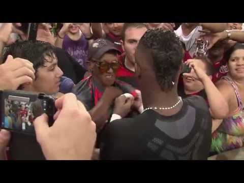Cariocão Guaraviton 2014 - Felipe nos braços da galera!
