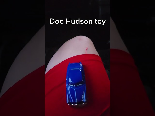 Vídeo relacionado con Disney Coches y Pixar Vehículo Juguete Doc Hudson 1:43 Pullback para niños de 3 años o más
