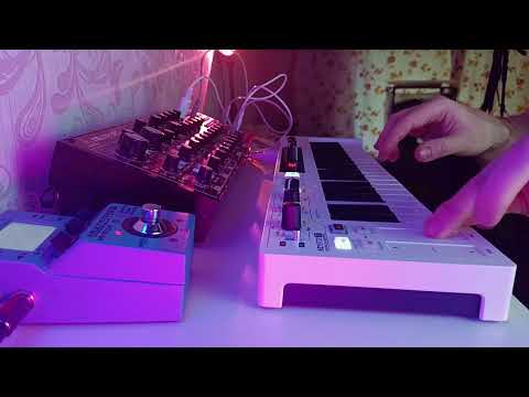 Behringer Neutron + Arturia Keystep 37 + Zoom MS-70CDR – Analog Synth Journey!