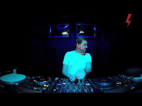 The Blue Oyster: Bartek Gmurek / 04.11 / 18 - 19