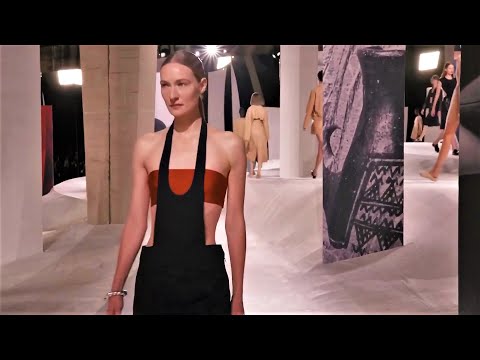 Hermès Femme SS21 Fashion Show - Women's Spring Summer 2021 - Paris Fashion Week | October 03, 2020