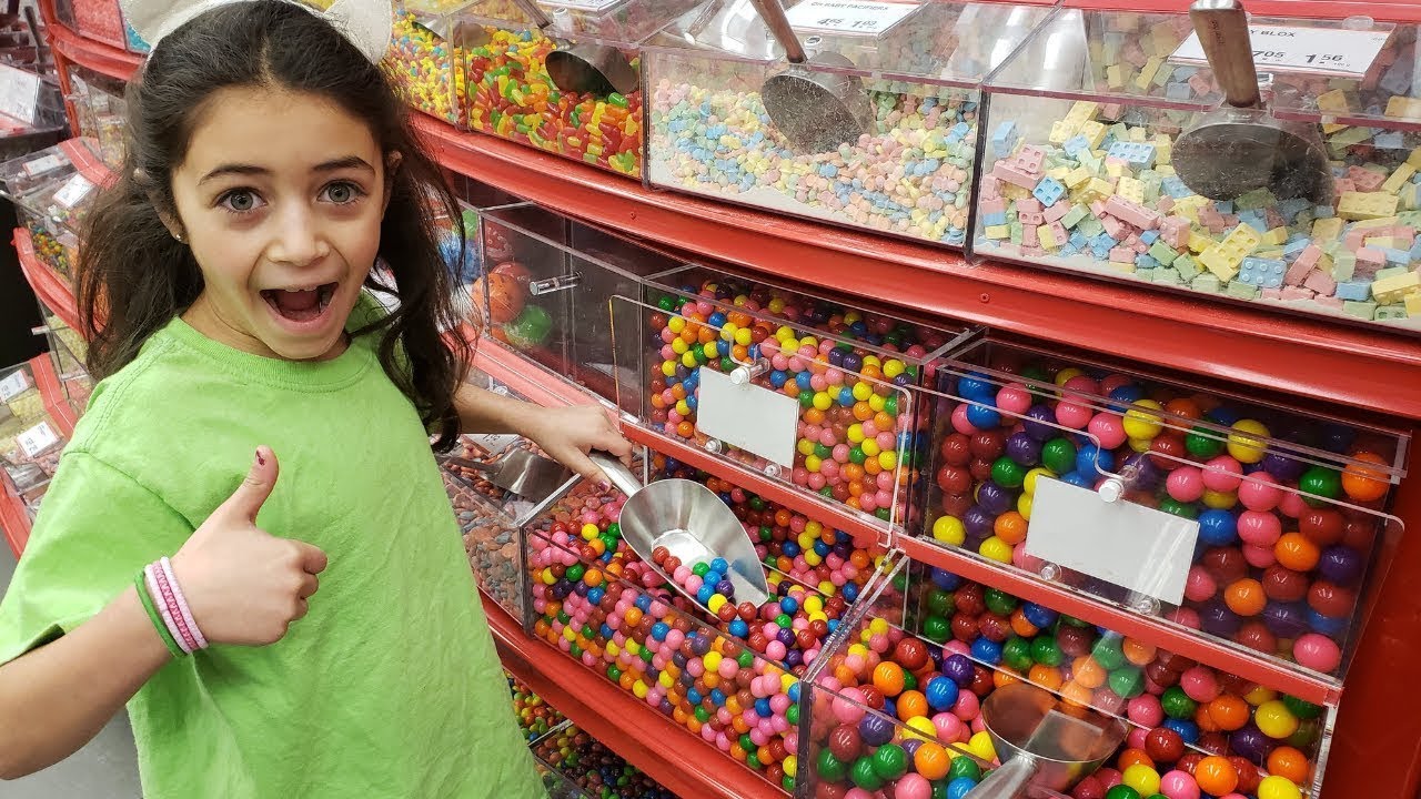 Heidi y Zidane Juegan al Super Mercado de Dulces | Kids pretend play shopping