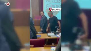 Üniversitelilerin İzlediği Meclis Toplantısında Arbede Başkan Çelik'ten Siz Kimsiniz Tepkisi