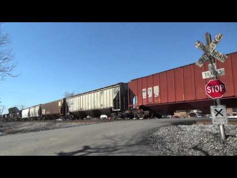 NS 6101 (EMD SD40 - 2) trails NS V17