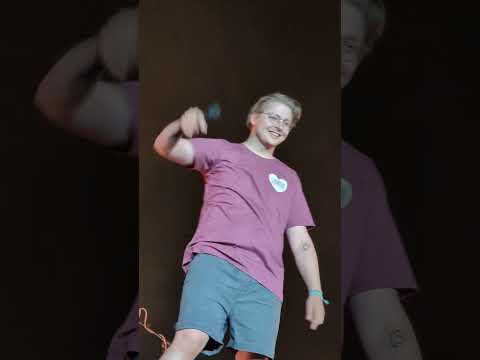 Southside 2023 - Kraftklub - Wegen dir - Zuschauer auf der Bühne - Domi von Lärmliebe