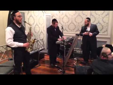 Avrumi and Shea berko singing Eitz Chaim Hi. MBD