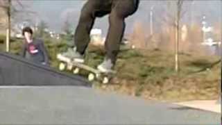 preview picture of video 'Slow mo skateboarding in Bergamo'