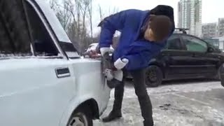 Москвич, чтобы припарковаться, болгаркой отрезал кусок кузова у чужих "жигулей"
