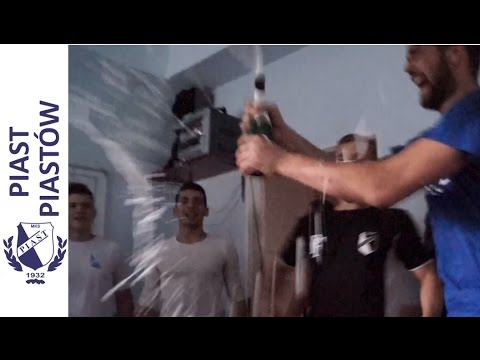 Szatnia po awansie piłkarzy MKS Piast Piastów do Ligi Okręgowej