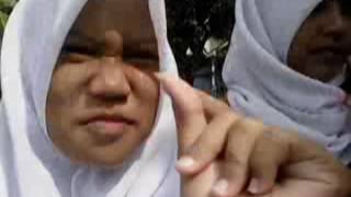 Download lagu Nine April Sya la la la mp3