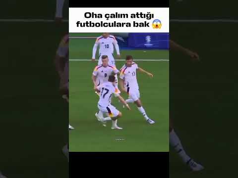 3 futbolcuya inanılmaz bir çalım attı! Ama kimlere? #shorts #holyoptimus #keşfet #viral #aboneol
