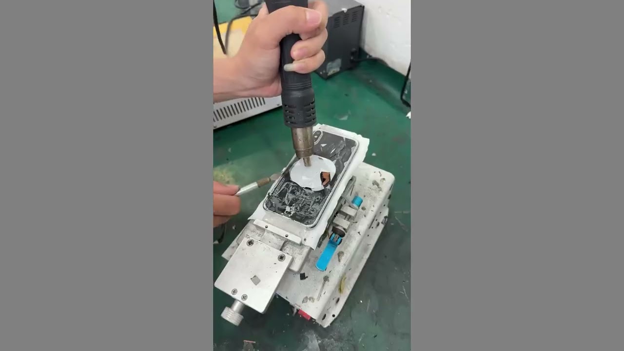 Video Thay kính lưng iPhone XS
