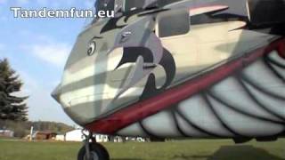 preview picture of video 'Fallschirmspringen Klatovy Tschechien mit der Pink Skyvan aus 4300m'