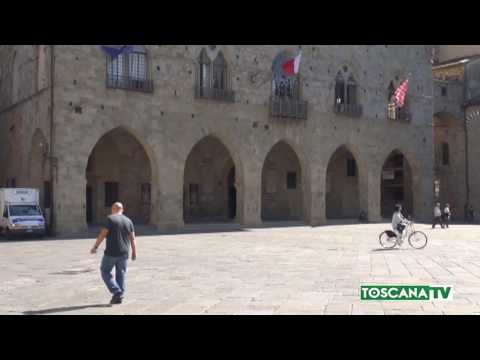 2017-06-29 PISTOIA - CAMPANILE ILLUMINATO CON COLORI BANDIERA ITALIANA