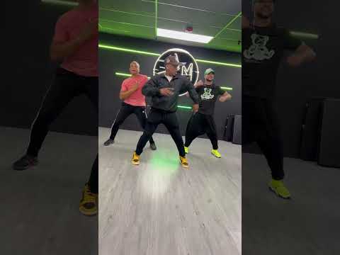 Besos con maldad @Rmill_Oficial  calentando con @BailaconMichoDanceSchool #dance #repartocubano