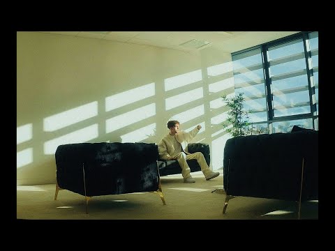 RnBoi - À quoi ça sert ? (Clip Officiel)