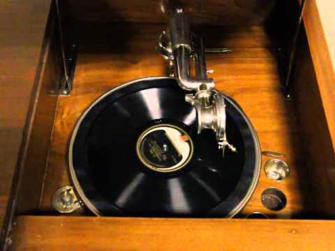 Brunswick Antique 1917 Wind-up Phonograph L-V235