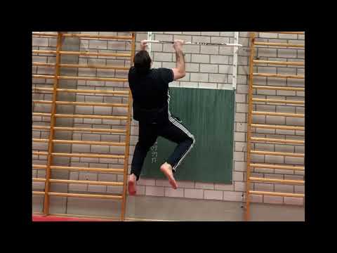 Klimmzug-Challenge mit Andreas Tölzer und Falk Petersilka